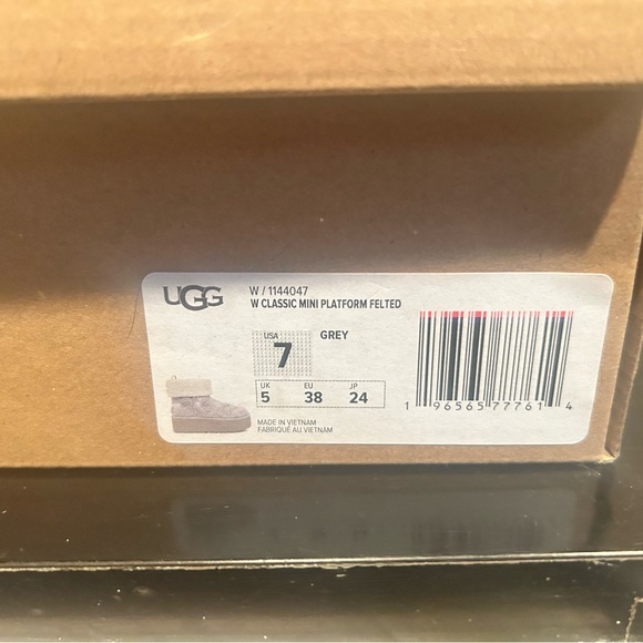 UGG Women's Light Gray Platform Boots - Picture 6 of 7